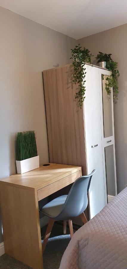 Darwin Stays - Service Accommodation In Newcastle Under Lyme City Centre Экстерьер фото