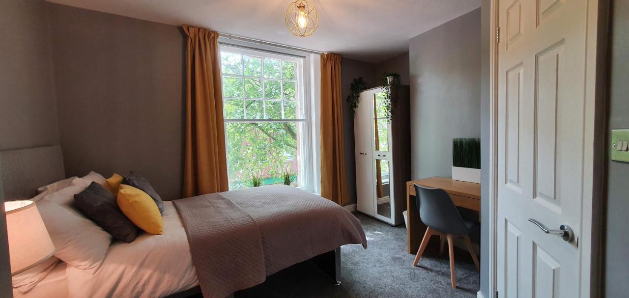 Darwin Stays - Service Accommodation In Newcastle Under Lyme City Centre Экстерьер фото