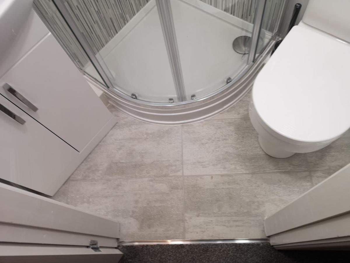 Darwin Stays - Service Accommodation In Newcastle Under Lyme City Centre Экстерьер фото