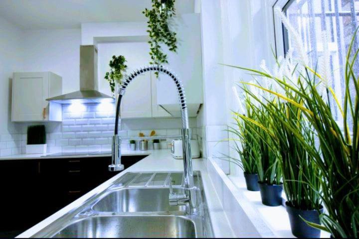 Darwin Stays - Service Accommodation In Newcastle Under Lyme City Centre Экстерьер фото