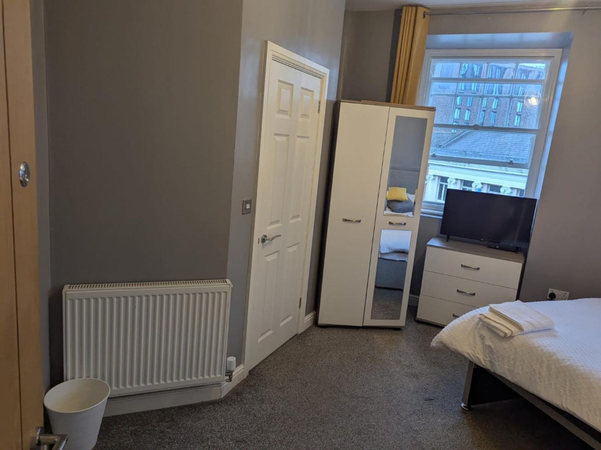 Darwin Stays - Service Accommodation In Newcastle Under Lyme City Centre Экстерьер фото