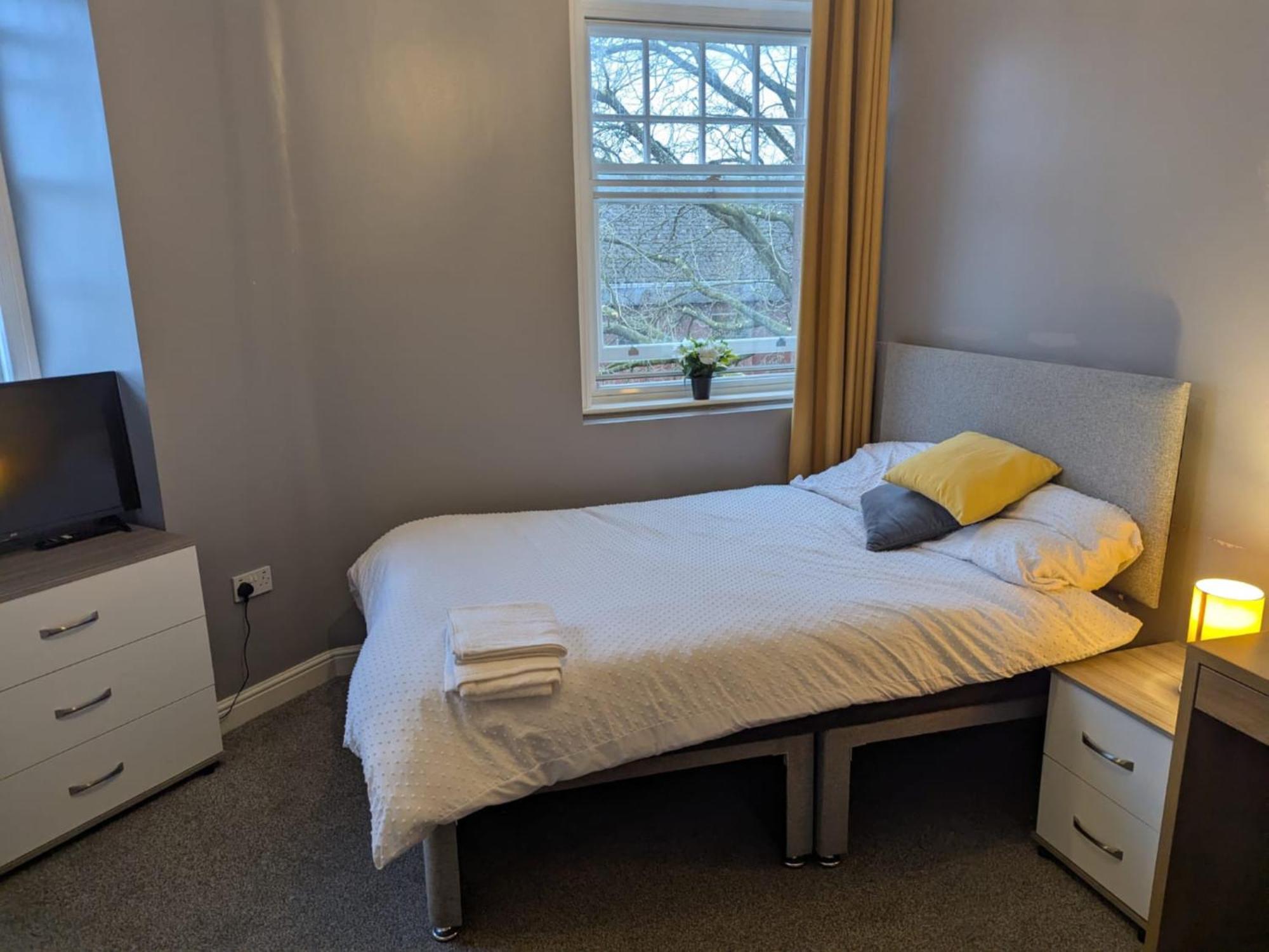 Darwin Stays - Service Accommodation In Newcastle Under Lyme City Centre Экстерьер фото