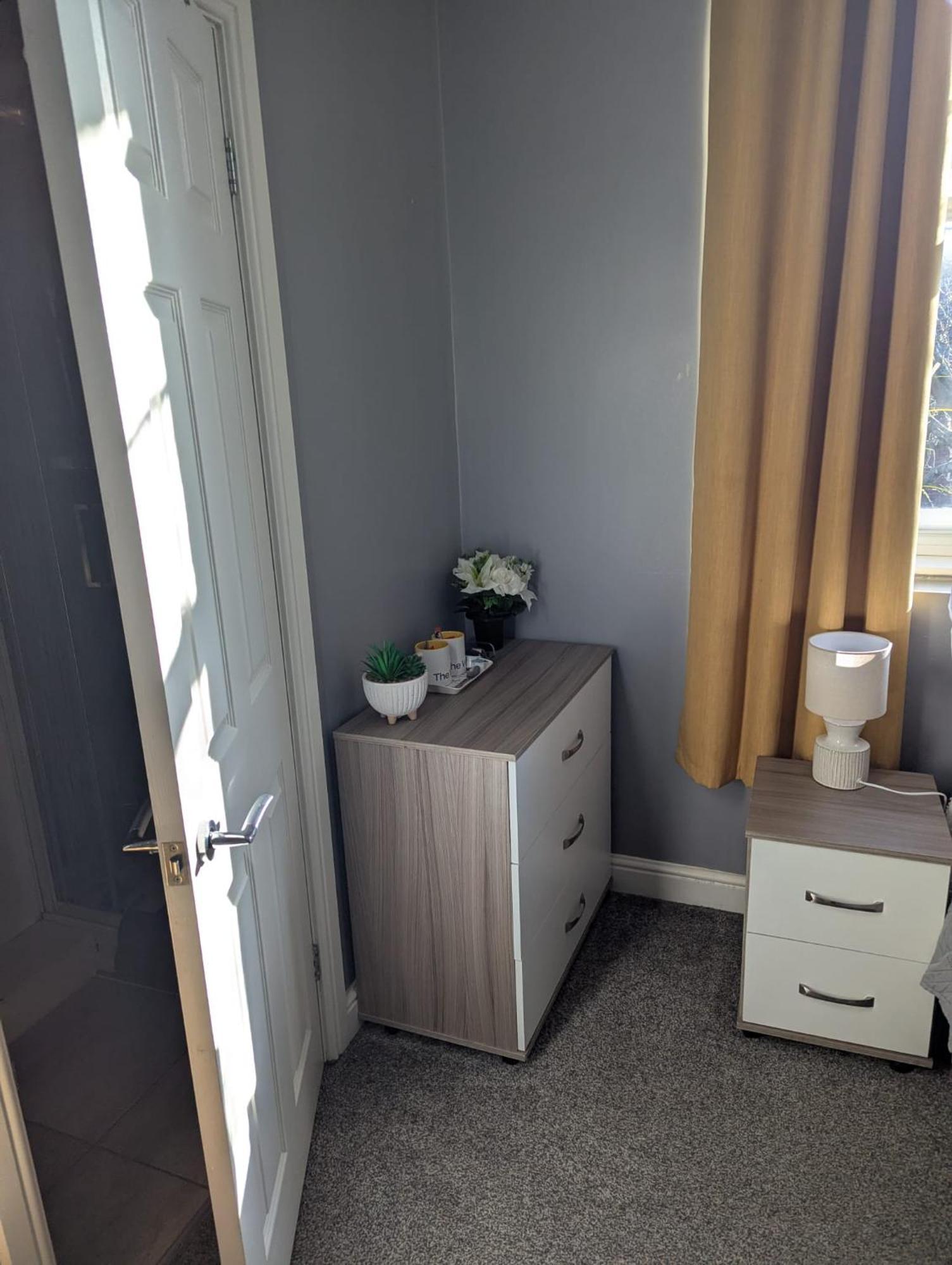 Darwin Stays - Service Accommodation In Newcastle Under Lyme City Centre Экстерьер фото