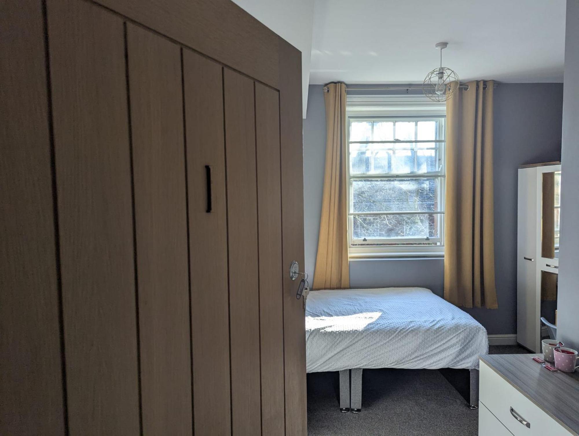 Darwin Stays - Service Accommodation In Newcastle Under Lyme City Centre Экстерьер фото